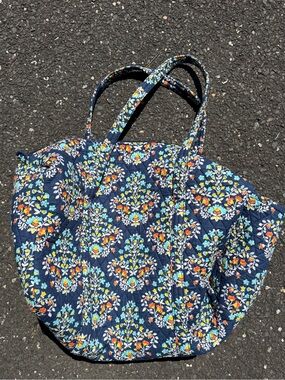 Vera‎ Bradley Oversized Quilted Navy Floral Tote Bag - Women